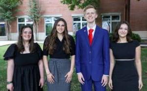 Four HPU students are named Sumners Scholars. Pictured are, from left, Adrielle Sloan, 凯伦麦基, Addison Roden and Madeline Duncan.